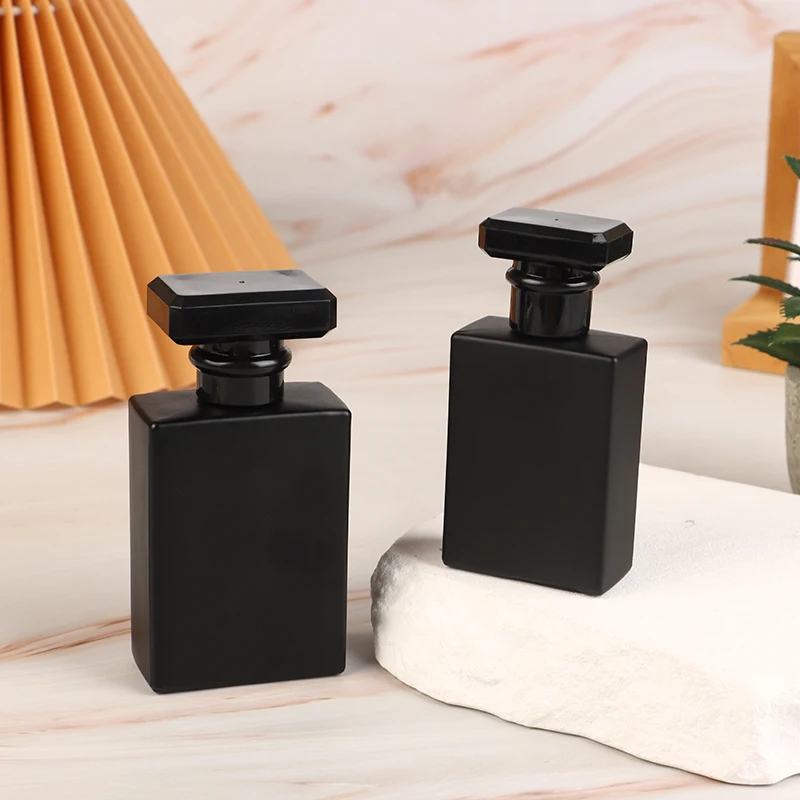 30/50ml Bright Black Perfume B - Water Bottle Blank のレビューと価格